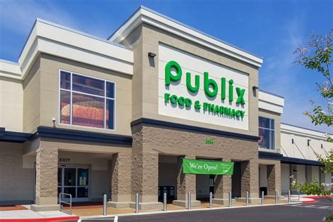 1. Publix Super Markets. With 1,272 store locations and more than 225,000 employees, Publix Super Markets is the country's largest employee-owned company. In 2019, Publix reported retail sales of ...